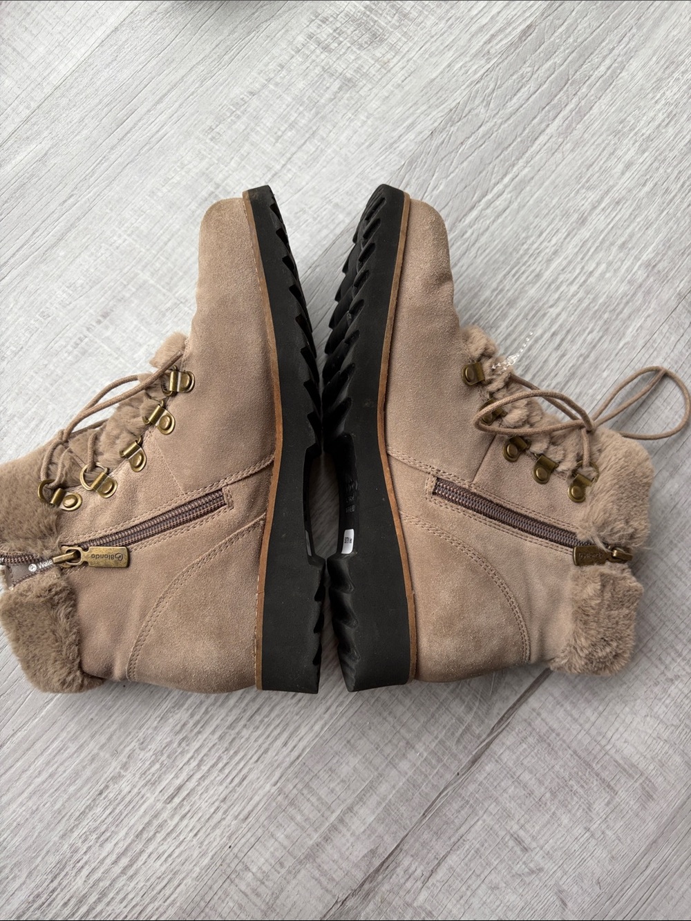 Blondo Taupe Waterproof Lace-Up Faux-Shearling Ankle Boots, Size 6M.